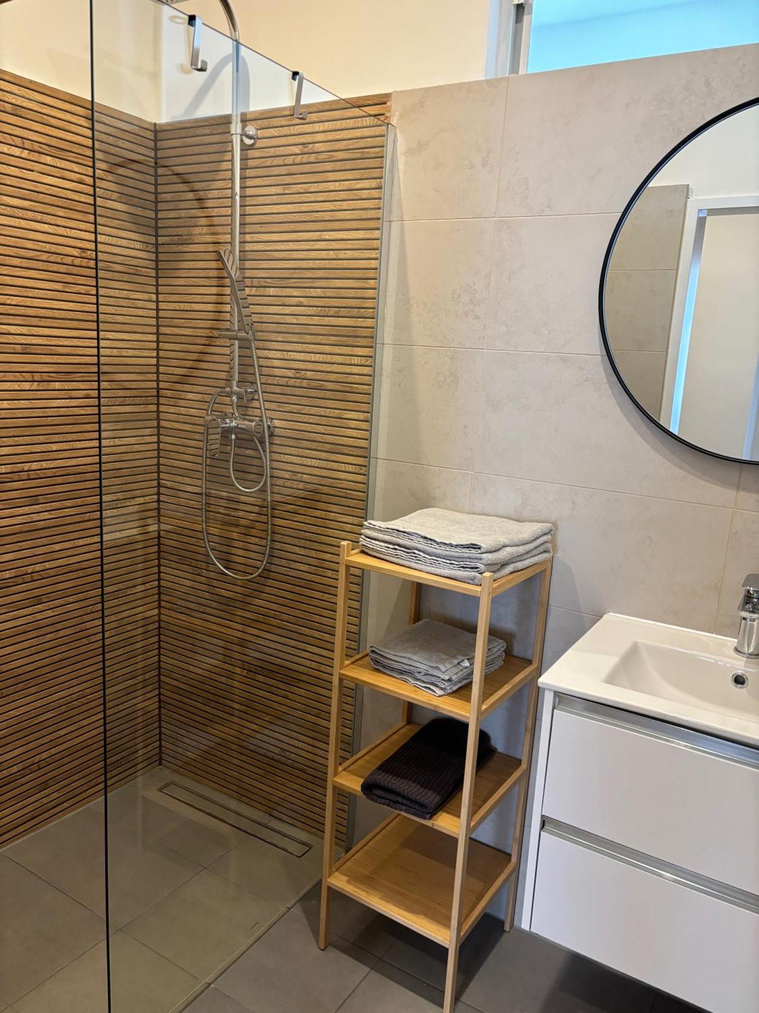 Traumhafte Wohnung Fuer 3, Grosszuegig, Walk In Dusche Wiedeń Zewnętrze zdjęcie