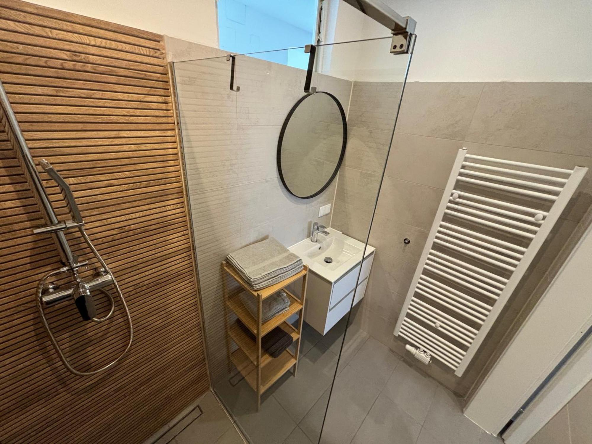 Traumhafte Wohnung Fuer 3, Grosszuegig, Walk In Dusche Wiedeń Zewnętrze zdjęcie